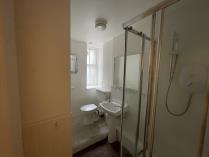 Property to rent in 13 2f2 Bank Street