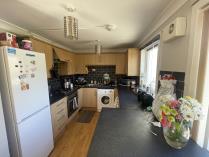 Property to rent in 7 Abbey Court