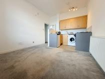 Property to rent in 8/7, Woodside Walk, Hamilton, ML3 7HY