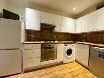 Property to rent in 1/2 39 Airlie Street
