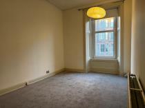 Property to rent in 1/2 39 Airlie Street
