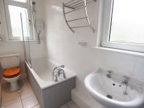 Property to rent in Kenmure Avenue