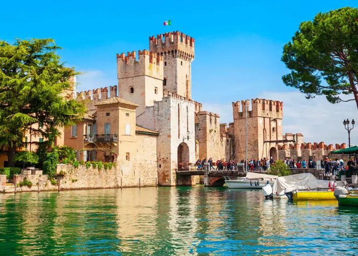 Sh 1439300693 rocca scaligera lake garda