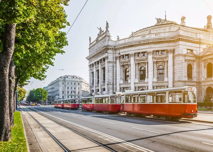 RCD Thinkstock Photos 490639196 Wiener Ringstrasse Vienna jpg
