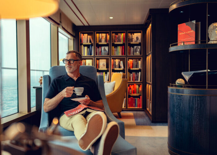 11442 NH Cunard Queen Anne Library 19344 Colour 1