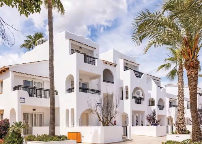 ACC 057983 globales bouganvilla sa coma mallorca spain exterior CMYK Web Original Compressed