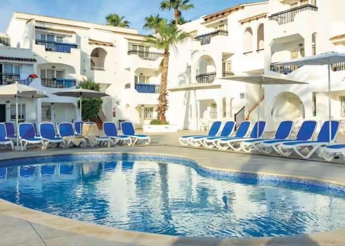 ACC 057983 globales bouganvilla sa coma mallorca spain pool CMYK Web Original Compressed