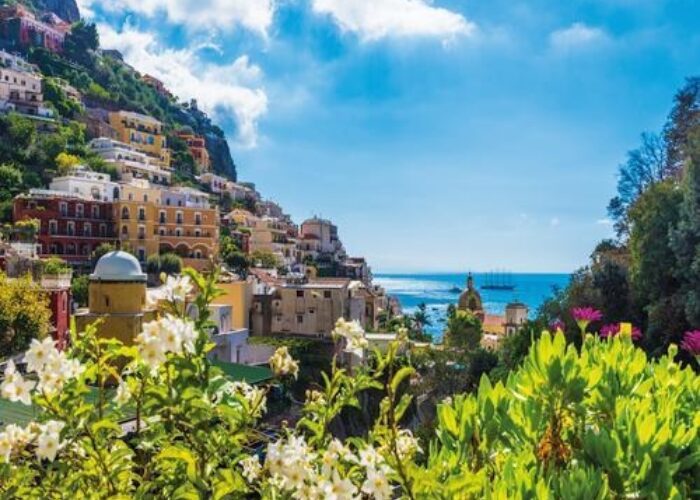 RF Italy Bay of Naples Getty Images 860959156