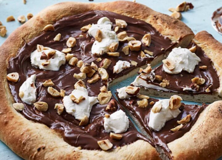 Chocolate Hazelut And Mascarpone Pizza