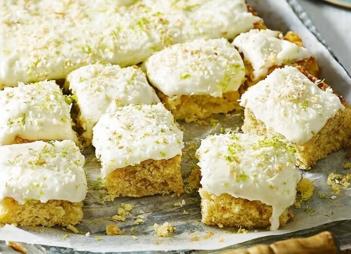 Pina Colada traybake