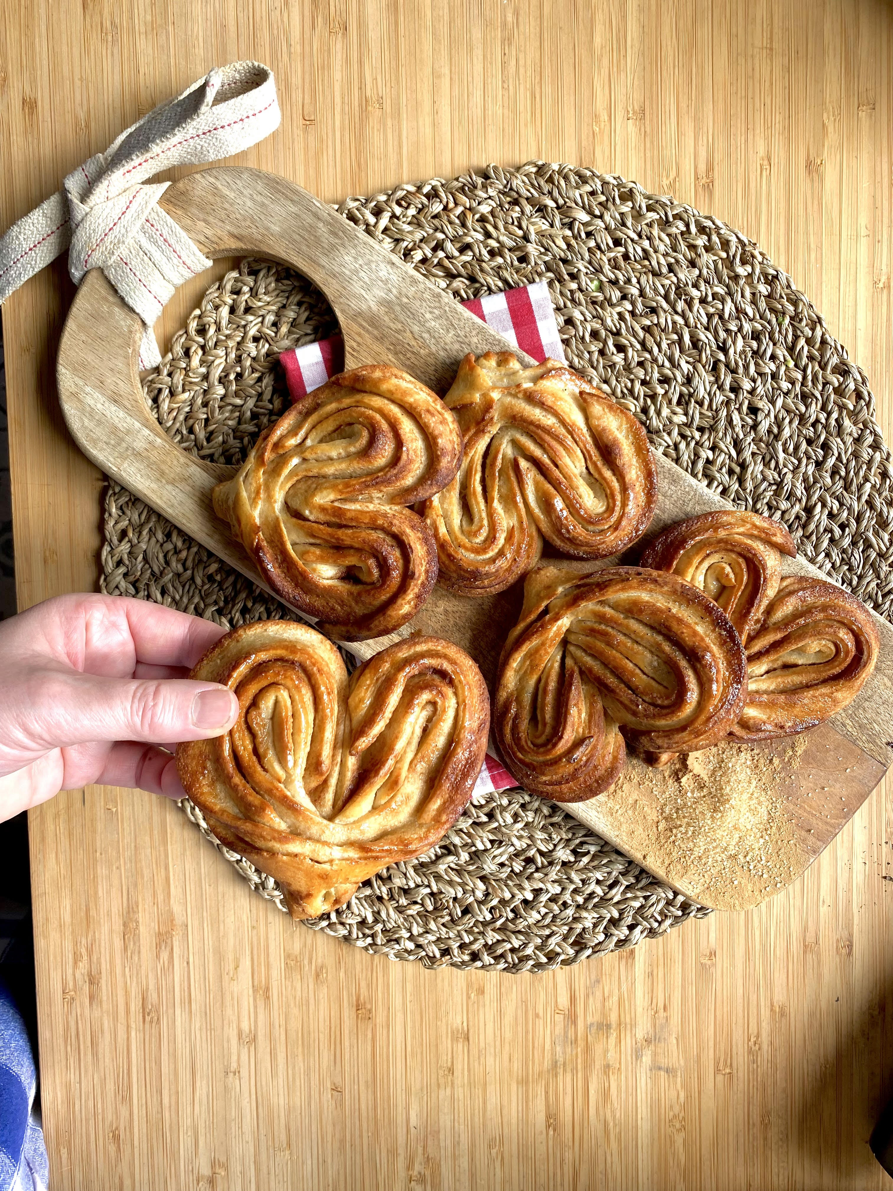 Brioche sfogliate con burro e cannella