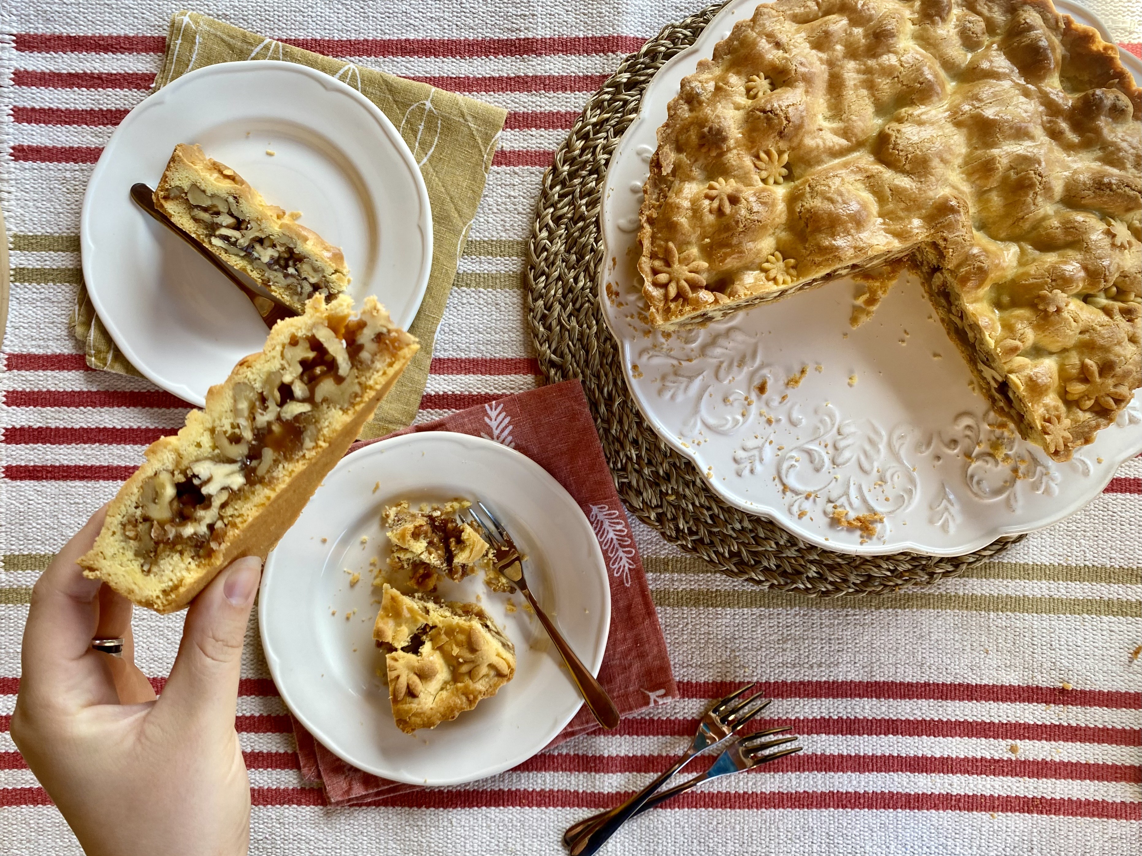 Crostata con noci e caramello