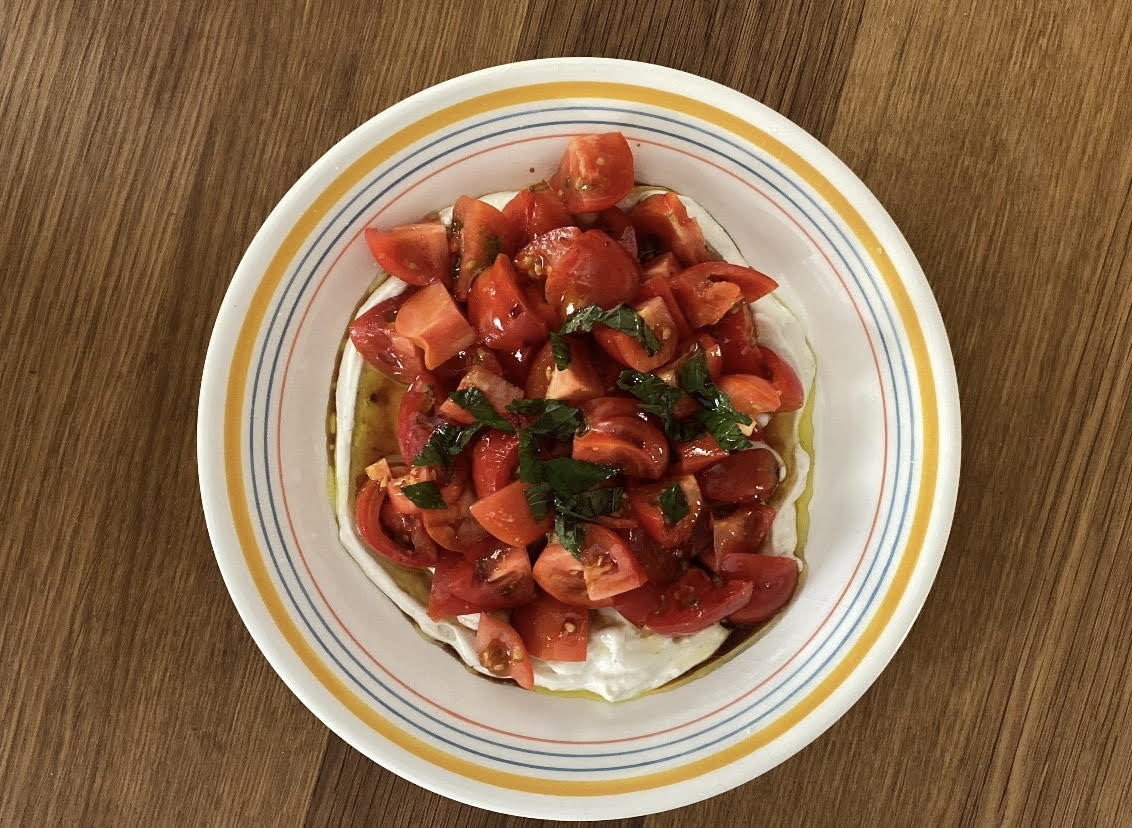 Crema di feta con insalata di pomodoro