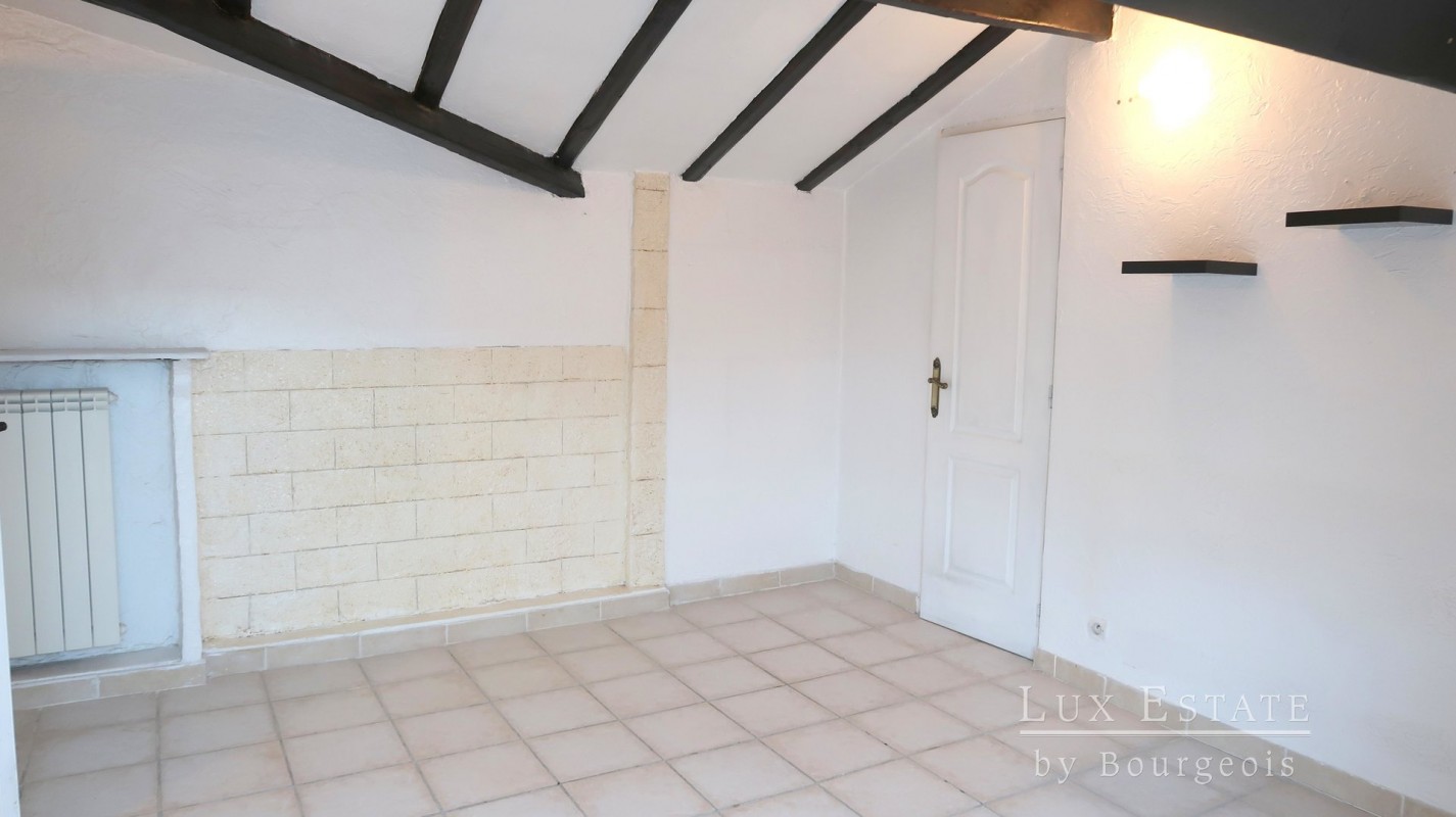 Pronájem bytu 4+1 141m&#178; 2 ložnice bazén, jižní orientace, západní orientace v Juan-les-Pins, Alpes Maritimes, Francii. Pronájem bytu 141m&#178; v Juan-les-Pins - Francii. Největší nabídka dlouhodobých pronájmů - Francii. Nemovitost je pronajímána Lux Estate by Bourgeois Mougins v Juan-les-Pins Francii 1700 EUR 28.1.2020, 1703381