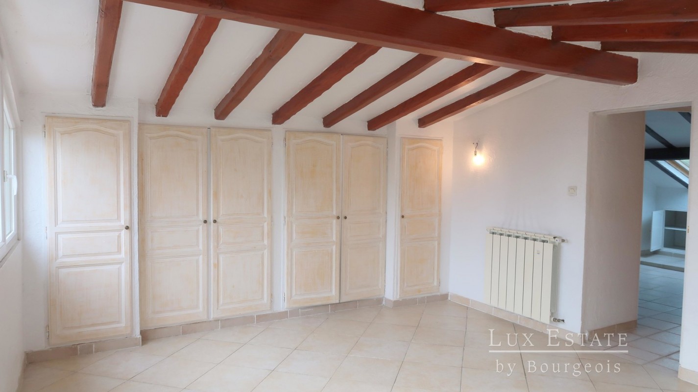 Pronájem bytu 4+1 141m&#178; 2 ložnice bazén, jižní orientace, západní orientace v Juan-les-Pins, Alpes Maritimes, Francii. Pronájem bytu 141m&#178; v Juan-les-Pins - Francii. Největší nabídka dlouhodobých pronájmů - Francii. Nemovitost je pronajímána Lux Estate by Bourgeois Mougins v Juan-les-Pins Francii 1700 EUR 28.1.2020, 1703381