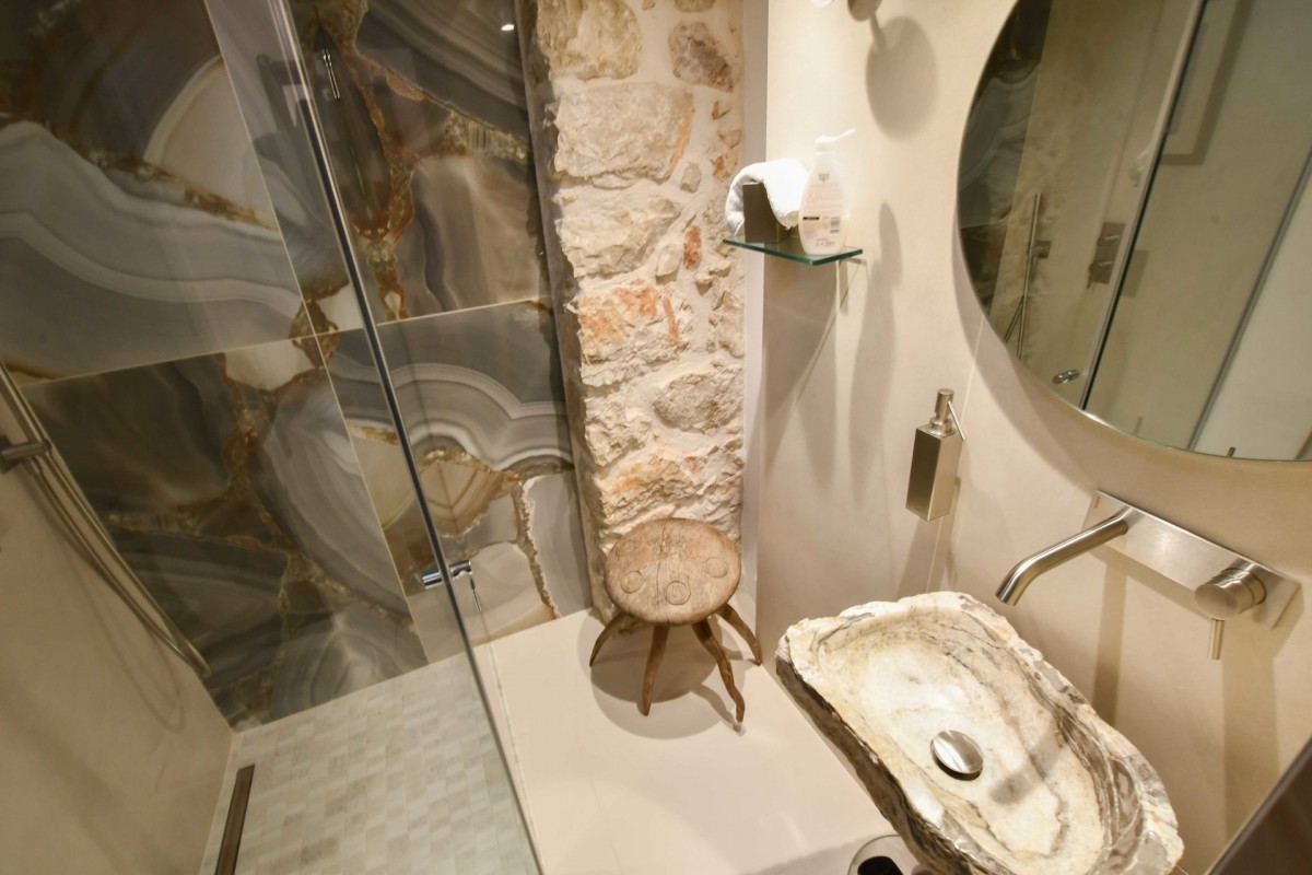 Condomínio para venda em La Colle-sur-Loup, França Alpes Marítimos à venda. À venda condomínio 100m² - janela de duas folhas, orientado ao leste, fachada para o norte, orientação oeste, 570000 EUR 28.1.2020 1703465.