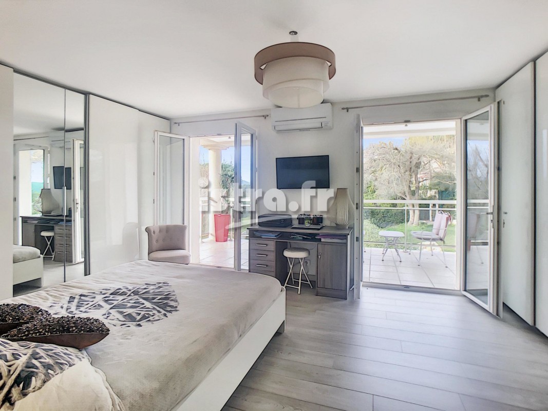 Mougins'de 141m² satılık muhteşem Villa - Mougins'de, Fransa'da'daki en güzel satılık villa ve daire ilanları burada. Emlak listemizden size en uygun ilanı seçip Mougins'de'deki emlak ofisiyle iletişime geçin. 795000 EUR 28.1.2020 1703568