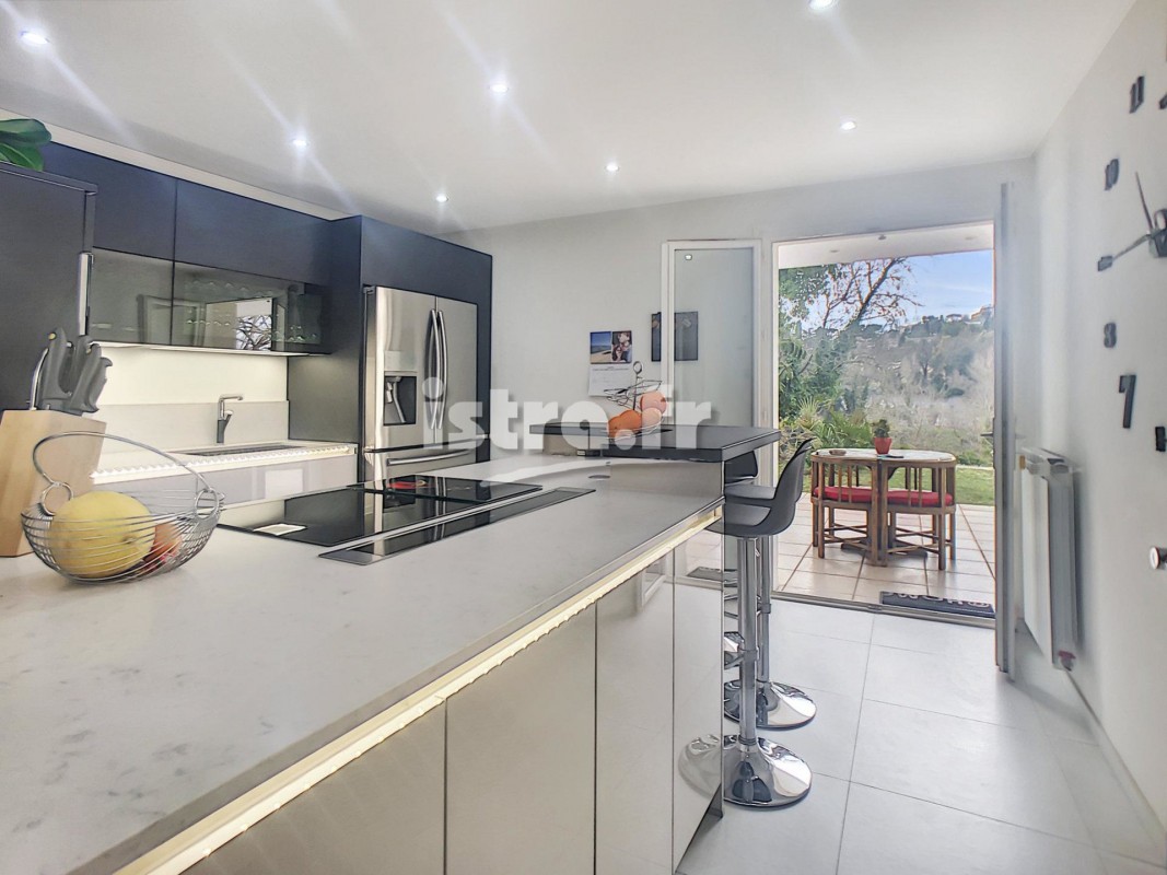 Mougins'de 141m² satılık muhteşem Villa - Mougins'de, Fransa'da'daki en güzel satılık villa ve daire ilanları burada. Emlak listemizden size en uygun ilanı seçip Mougins'de'deki emlak ofisiyle iletişime geçin. 795000 EUR 28.1.2020 1703568