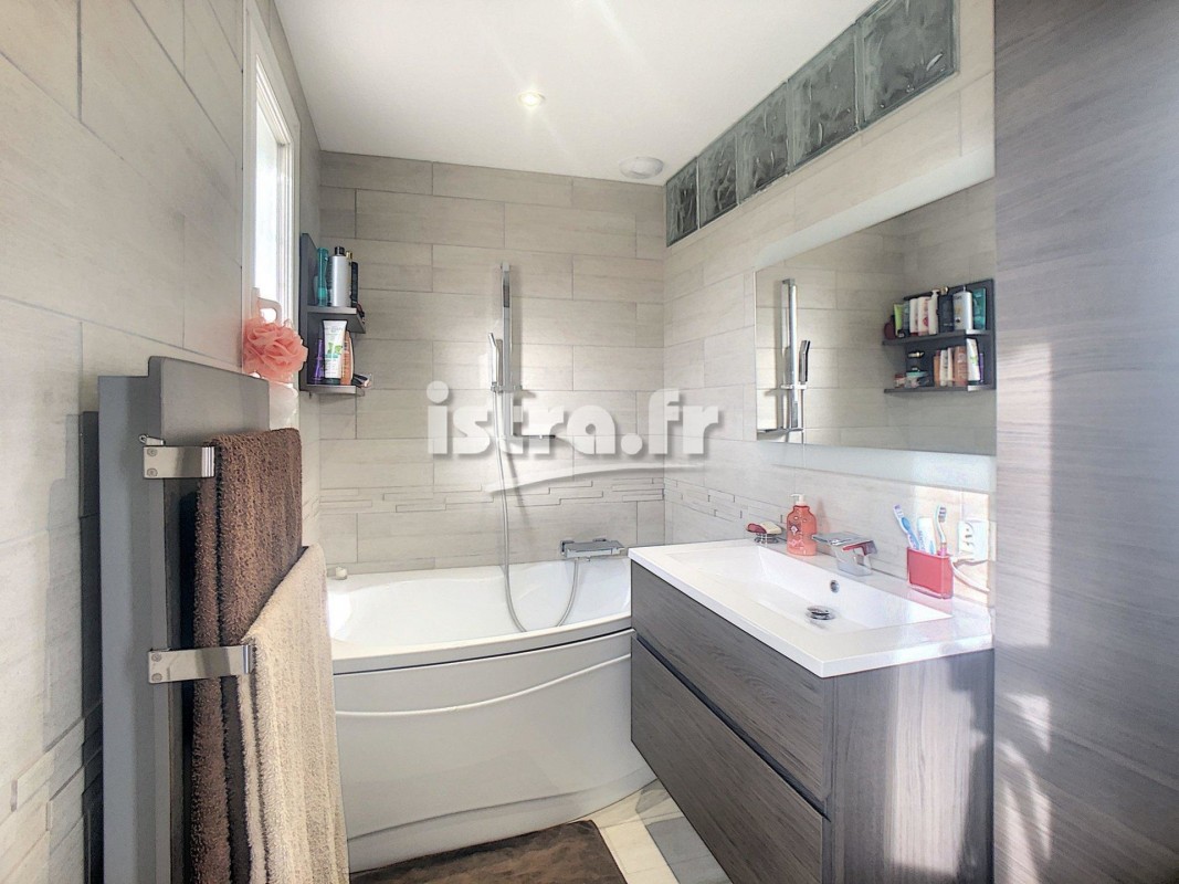Mougins'de 141m² satılık muhteşem Villa - Mougins'de, Fransa'da'daki en güzel satılık villa ve daire ilanları burada. Emlak listemizden size en uygun ilanı seçip Mougins'de'deki emlak ofisiyle iletişime geçin. 795000 EUR 28.1.2020 1703568