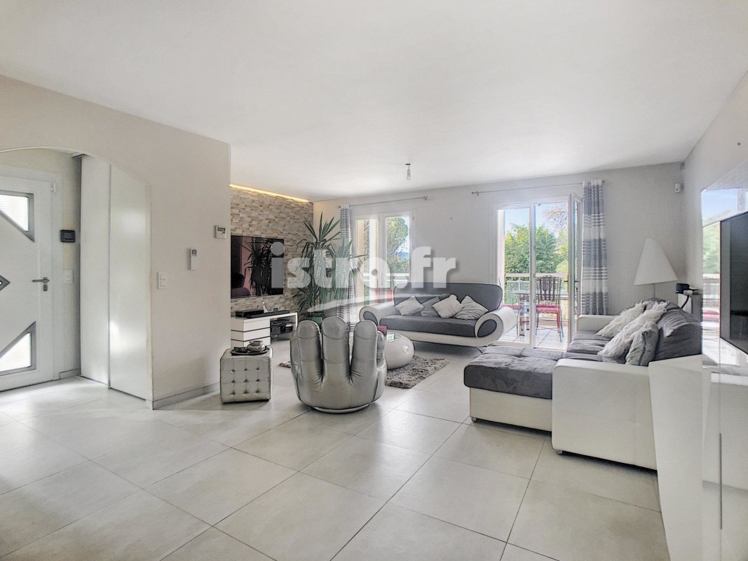 Mougins'de 141m² satılık muhteşem Villa - Mougins'de, Fransa'da'daki en güzel satılık villa ve daire ilanları burada. Emlak listemizden size en uygun ilanı seçip Mougins'de'deki emlak ofisiyle iletişime geçin. 795000 EUR 28.1.2020 1703568
