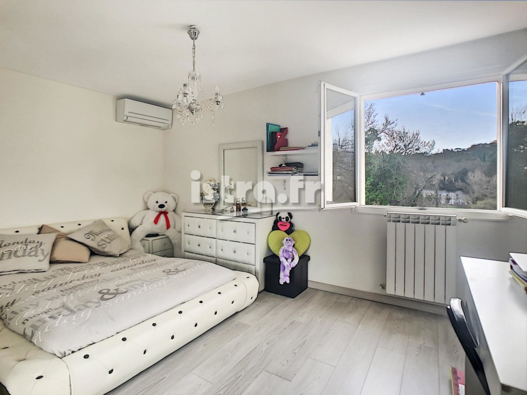 Mougins'de 141m² satılık muhteşem Villa - Mougins'de, Fransa'da'daki en güzel satılık villa ve daire ilanları burada. Emlak listemizden size en uygun ilanı seçip Mougins'de'deki emlak ofisiyle iletişime geçin. 795000 EUR 28.1.2020 1703568