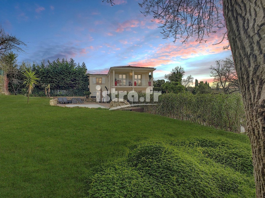 Mougins'de 141m² satılık muhteşem Villa - Mougins'de, Fransa'da'daki en güzel satılık villa ve daire ilanları burada. Emlak listemizden size en uygun ilanı seçip Mougins'de'deki emlak ofisiyle iletişime geçin. 795000 EUR 28.1.2020 1703568