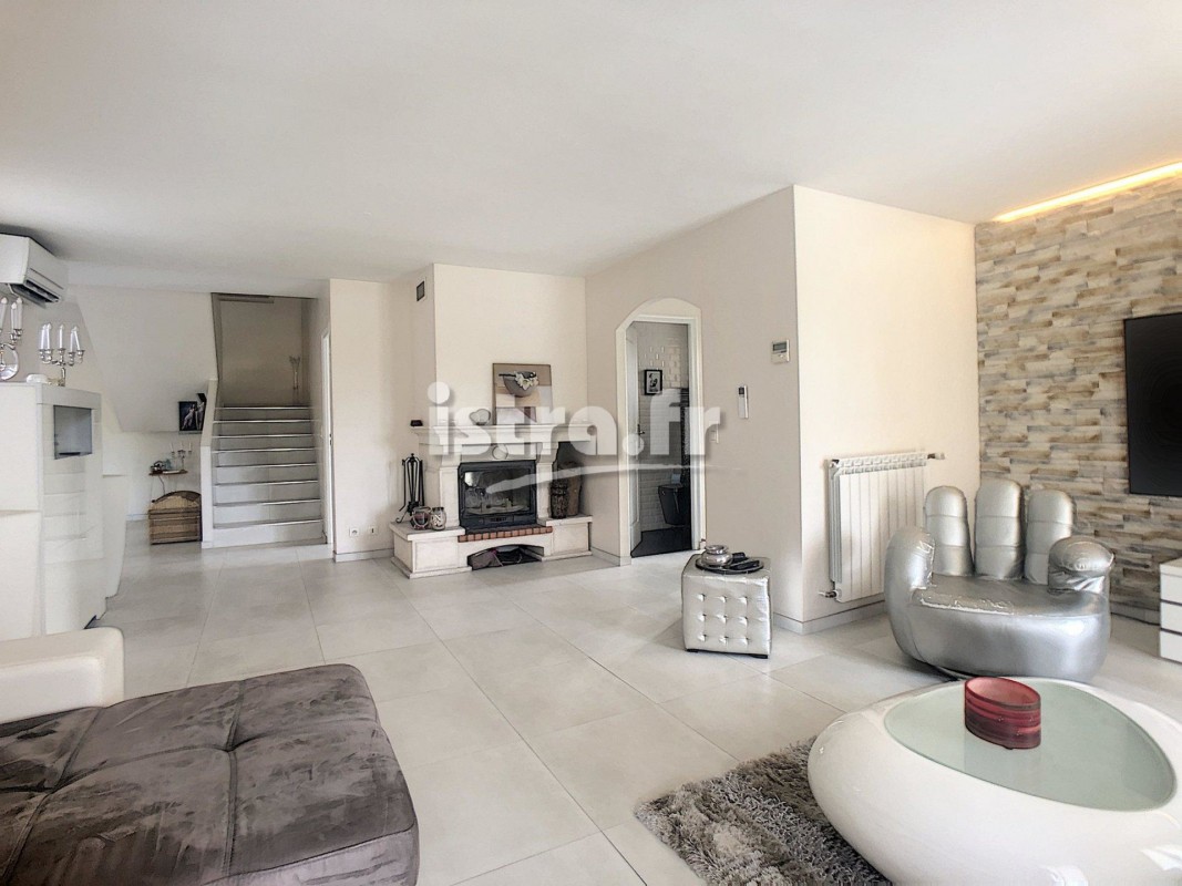 Mougins'de 141m² satılık muhteşem Villa - Mougins'de, Fransa'da'daki en güzel satılık villa ve daire ilanları burada. Emlak listemizden size en uygun ilanı seçip Mougins'de'deki emlak ofisiyle iletişime geçin. 795000 EUR 28.1.2020 1703568