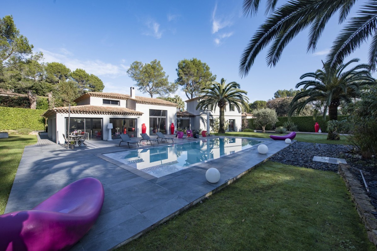 Mougins'de 308m² satılık muhteşem Ev - Mougins'de, Fransa'da'daki en güzel satılık villa ve daire ilanları burada. Emlak listemizden size en uygun ilanı seçip Mougins'de'deki emlak ofisiyle iletişime geçin. 2990000 EUR 28.1.2020 1703631
