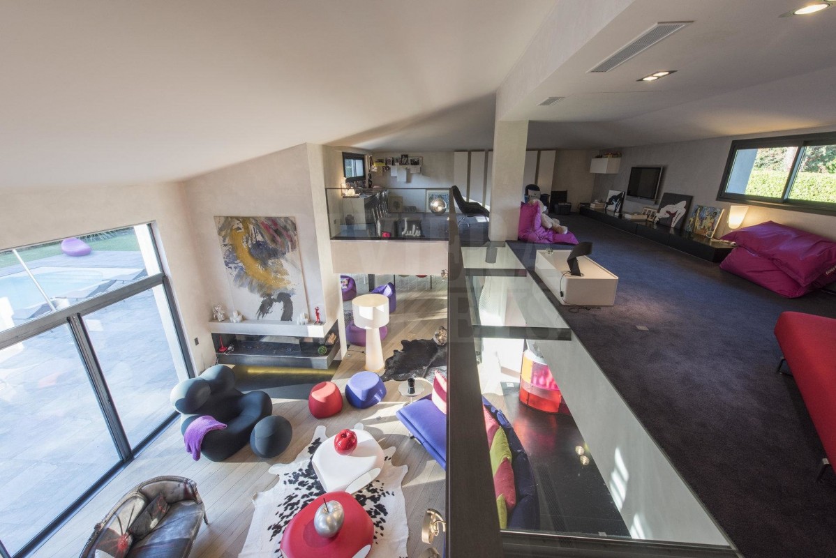 Mougins'de 308m² satılık muhteşem Ev - Mougins'de, Fransa'da'daki en güzel satılık villa ve daire ilanları burada. Emlak listemizden size en uygun ilanı seçip Mougins'de'deki emlak ofisiyle iletişime geçin. 2990000 EUR 28.1.2020 1703631