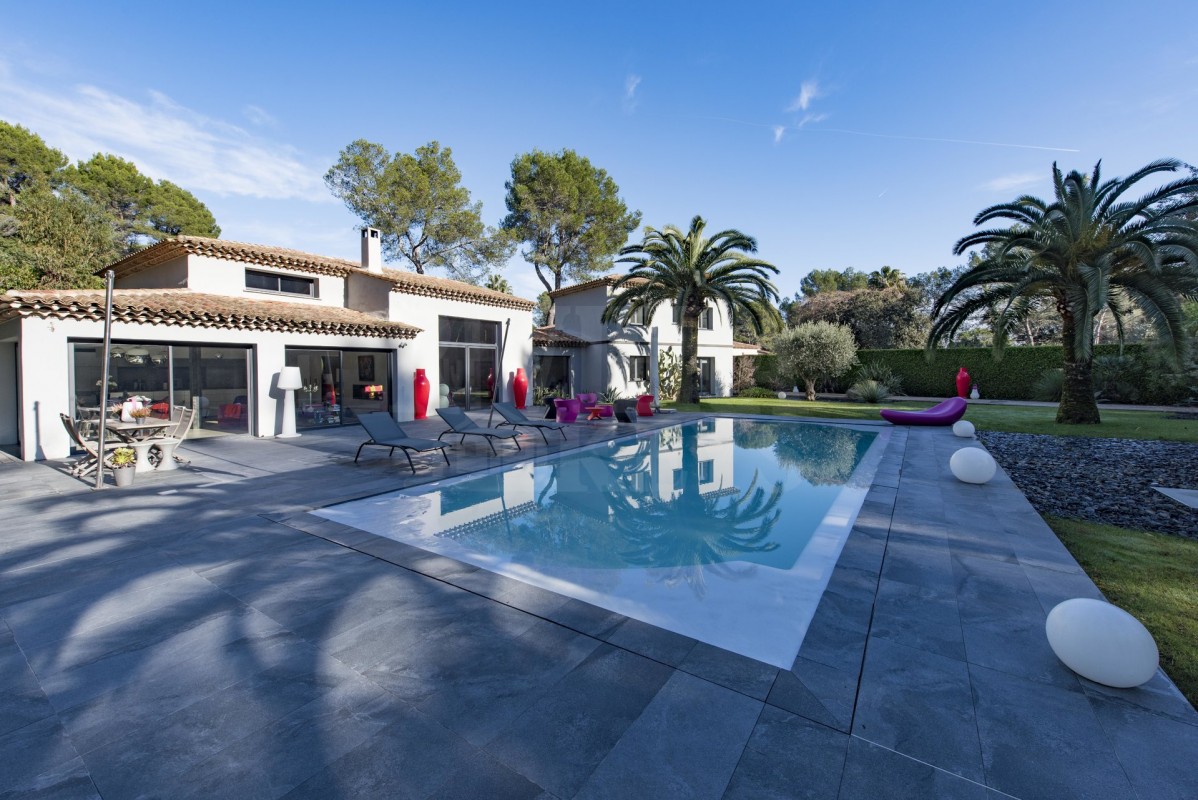 Mougins'de 308m² satılık muhteşem Ev - Mougins'de, Fransa'da'daki en güzel satılık villa ve daire ilanları burada. Emlak listemizden size en uygun ilanı seçip Mougins'de'deki emlak ofisiyle iletişime geçin. 2990000 EUR 28.1.2020 1703631