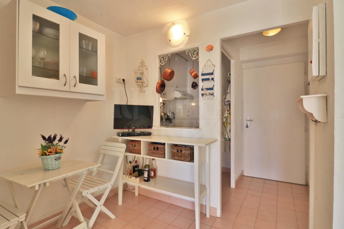 Saint-Aygulfफ़्रांस में अपार्टमेंट बिक्री के लिए. Saint-Aygulf फ़्रांस में, बिक्री के लिए अपार्टमेंट 1703643. Saint-Aygulf अपार्टमेंट, 1 bedroom_en, स्विमिंग पूल, विथ फर्नीचर, छत, पूरब उन्मुख, पश्चिम उन्मुख, समुद्र देखें 28.1.2020,, फ़्रांस अपार्टमेंट