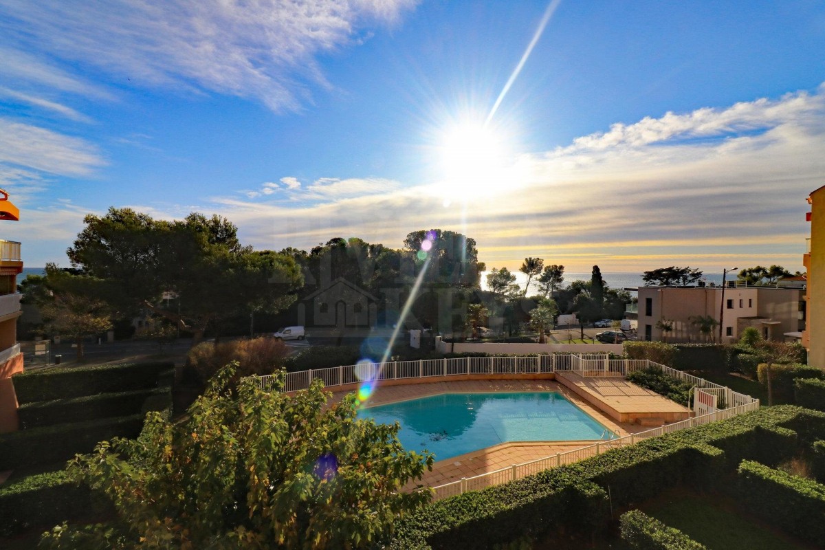 Saint-Aygulfफ़्रांस में अपार्टमेंट बिक्री के लिए. Saint-Aygulf फ़्रांस में, बिक्री के लिए अपार्टमेंट 1703643. Saint-Aygulf अपार्टमेंट, 1 bedroom_en, स्विमिंग पूल, विथ फर्नीचर, छत, पूरब उन्मुख, पश्चिम उन्मुख, समुद्र देखें 28.1.2020,, फ़्रांस अपार्टमेंट