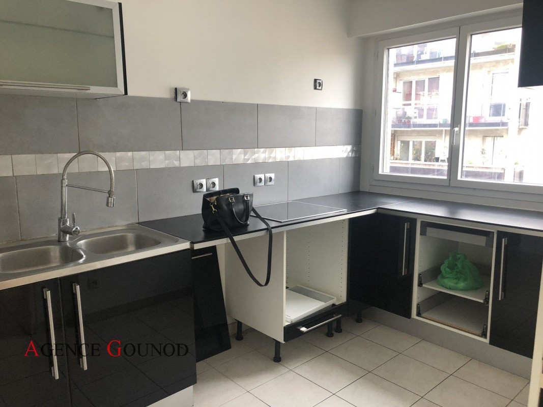 टूलॉनफ़्रांस में अपार्टमेंट बिक्री के लिए. टूलॉन फ़्रांस में, बिक्री के लिए अपार्टमेंट 1703790. टूलॉन अपार्टमेंट, 2 bedrooms_en, छत 28.1.2020,, फ़्रांस अपार्टमेंट