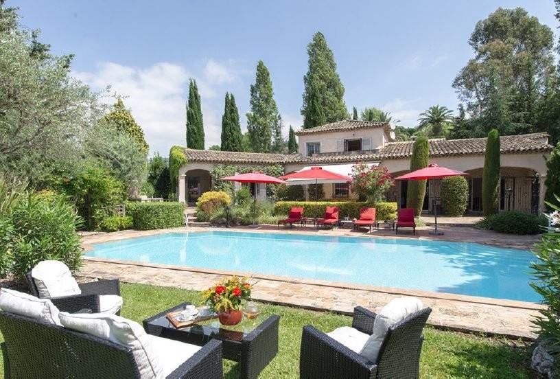 Huis 225m² te koop in La Colle-sur-Loup, Cote d'Azur - Zuid Frankrijk. Koop huis 225m² - in La Colle-sur-Loup, Cote d'Azur - Zuid Frankrijk, dubbele beglazing, open haard, airconditioning, zwembad, terras, westelijk georiënteerd,, 1495000 EUR 28.1.2020 1703952. Huis te koop in La Colle-sur-Loup, Frankrijk.