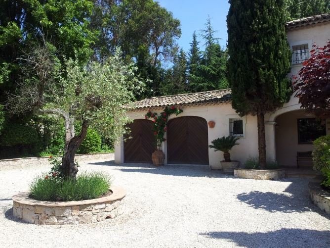 Huis 225m² te koop in La Colle-sur-Loup, Cote d'Azur - Zuid Frankrijk. Koop huis 225m² - in La Colle-sur-Loup, Cote d'Azur - Zuid Frankrijk, dubbele beglazing, open haard, airconditioning, zwembad, terras, westelijk georiënteerd,, 1495000 EUR 28.1.2020 1703952. Huis te koop in La Colle-sur-Loup, Frankrijk.
