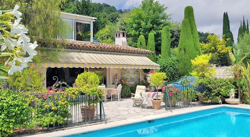 Villa 234m&#178; te koop in La Colle-sur-Loup, Cote d'Azur - Zuid Frankrijk. Koop villa 234m&#178; - in La Colle-sur-Loup, Cote d'Azur - Zuid Frankrijk, open haard,, 1050000 EUR 29.1.2020 1704129. Villa te koop in La Colle-sur-Loup, Frankrijk.