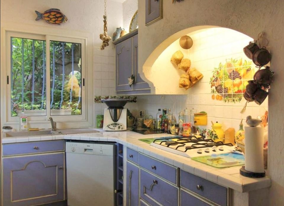 Villa 234m&#178; te koop in La Colle-sur-Loup, Cote d'Azur - Zuid Frankrijk. Koop villa 234m&#178; - in La Colle-sur-Loup, Cote d'Azur - Zuid Frankrijk, open haard,, 1050000 EUR 29.1.2020 1704129. Villa te koop in La Colle-sur-Loup, Frankrijk.