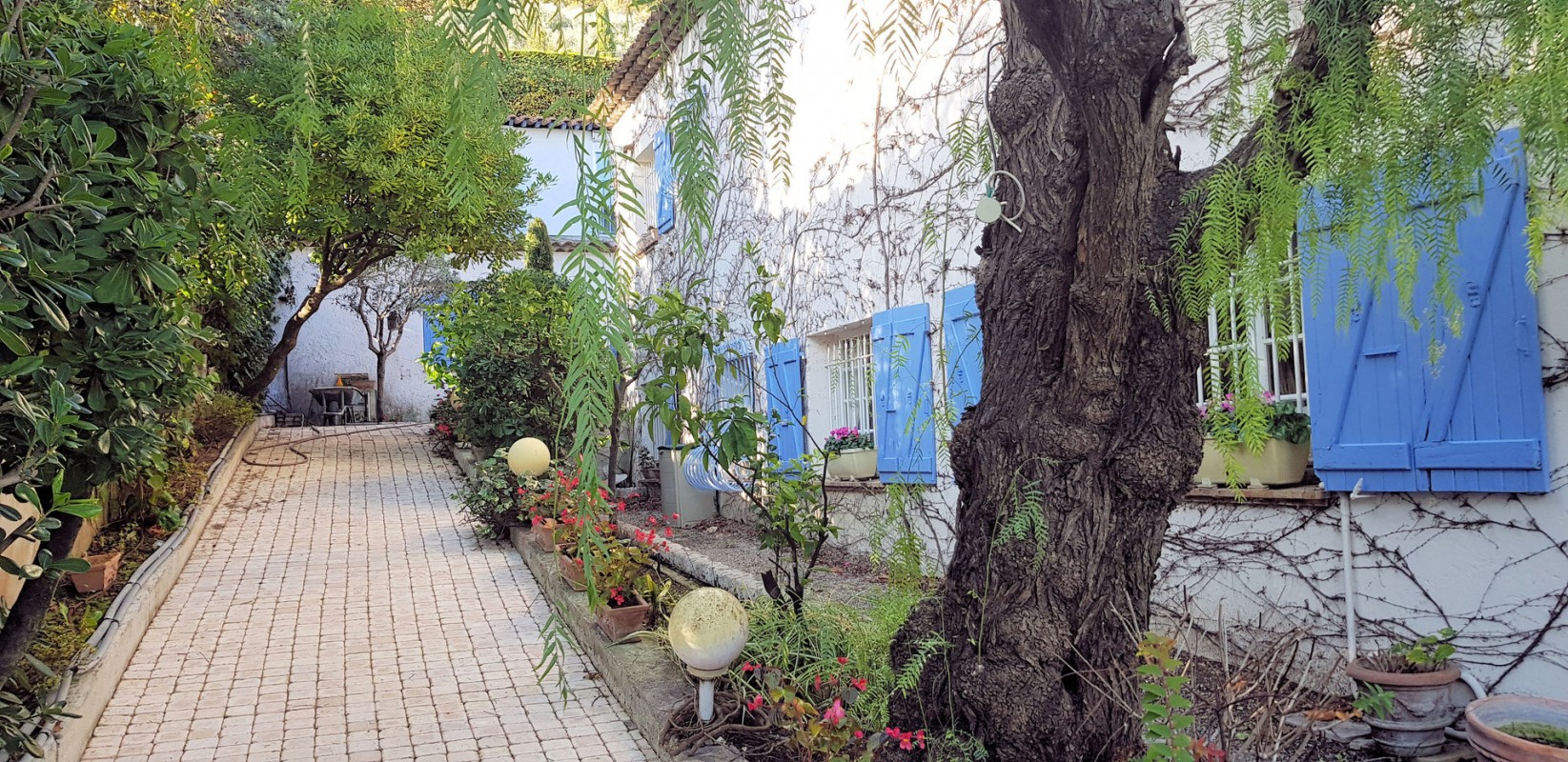 Villa 234m&#178; te koop in La Colle-sur-Loup, Cote d'Azur - Zuid Frankrijk. Koop villa 234m&#178; - in La Colle-sur-Loup, Cote d'Azur - Zuid Frankrijk, open haard,, 1050000 EUR 29.1.2020 1704129. Villa te koop in La Colle-sur-Loup, Frankrijk.