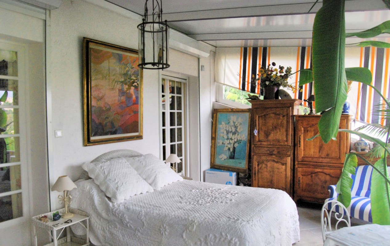 Villa 234m&#178; te koop in La Colle-sur-Loup, Cote d'Azur - Zuid Frankrijk. Koop villa 234m&#178; - in La Colle-sur-Loup, Cote d'Azur - Zuid Frankrijk, open haard,, 1050000 EUR 29.1.2020 1704129. Villa te koop in La Colle-sur-Loup, Frankrijk.