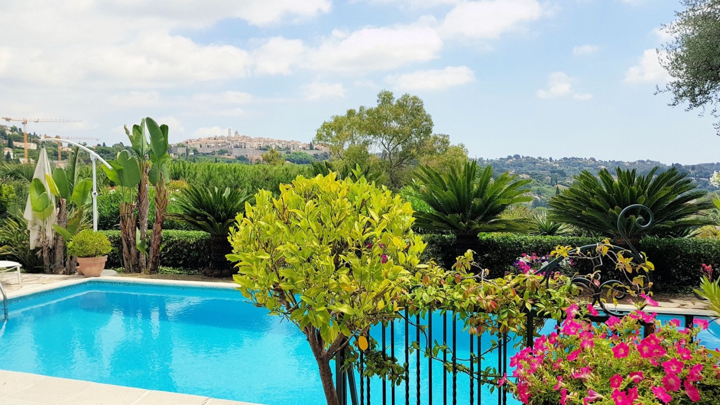 Villa 234m&#178; te koop in La Colle-sur-Loup, Cote d'Azur - Zuid Frankrijk. Koop villa 234m&#178; - in La Colle-sur-Loup, Cote d'Azur - Zuid Frankrijk, open haard,, 1050000 EUR 29.1.2020 1704129. Villa te koop in La Colle-sur-Loup, Frankrijk.