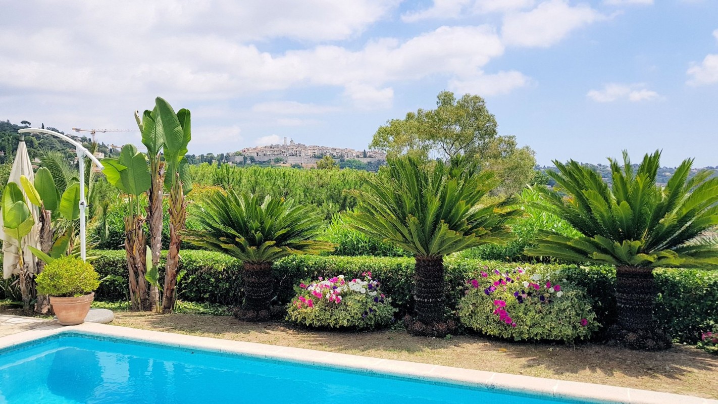Villa 234m&#178; te koop in La Colle-sur-Loup, Cote d'Azur - Zuid Frankrijk. Koop villa 234m&#178; - in La Colle-sur-Loup, Cote d'Azur - Zuid Frankrijk, open haard,, 1050000 EUR 29.1.2020 1704129. Villa te koop in La Colle-sur-Loup, Frankrijk.