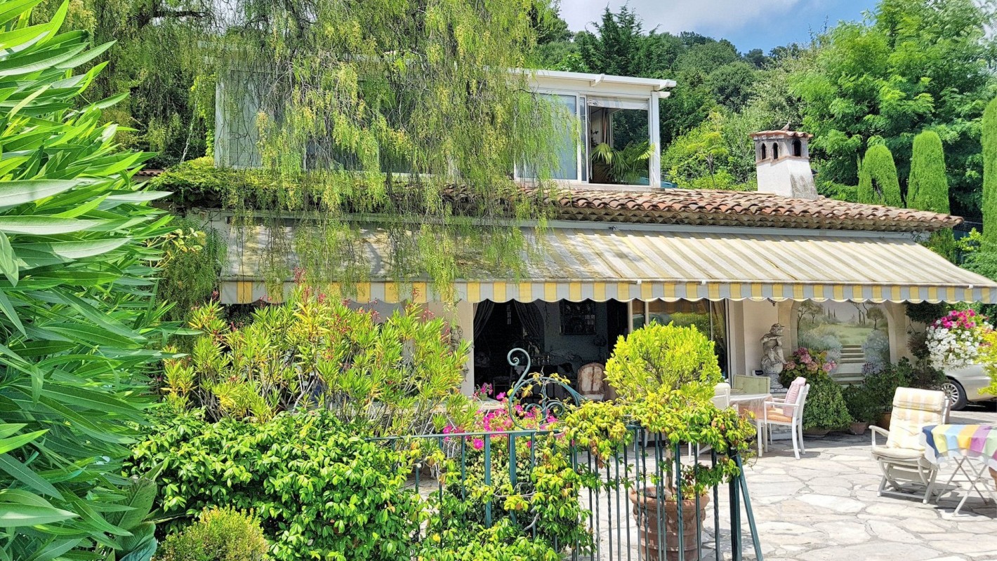 Villa 234m&#178; te koop in La Colle-sur-Loup, Cote d'Azur - Zuid Frankrijk. Koop villa 234m&#178; - in La Colle-sur-Loup, Cote d'Azur - Zuid Frankrijk, open haard,, 1050000 EUR 29.1.2020 1704129. Villa te koop in La Colle-sur-Loup, Frankrijk.