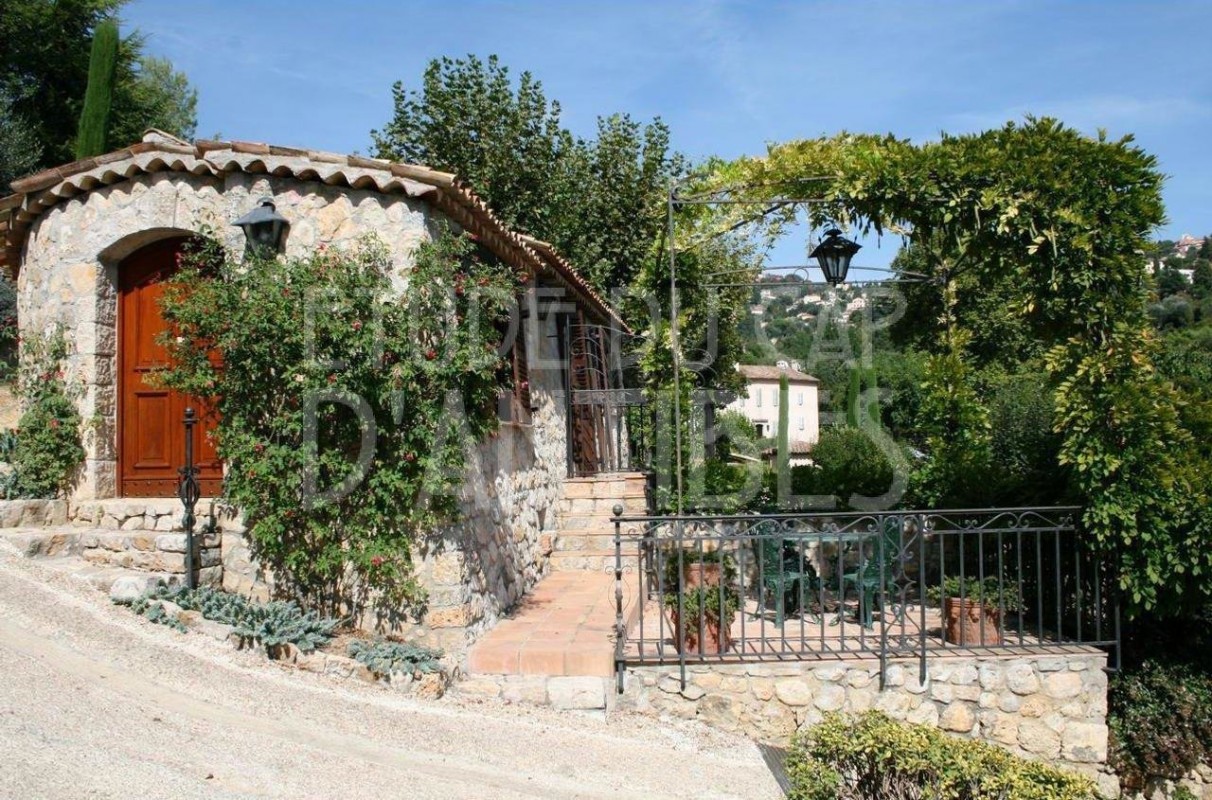 Grasseफ़्रांस में मकान बिक्री के लिए. Grasse फ़्रांस में, बिक्री के लिए मकान 1704149. Grasse मकान,, बगीचा, पार्क का दृश्य 29.1.2020,, फ़्रांस मकान