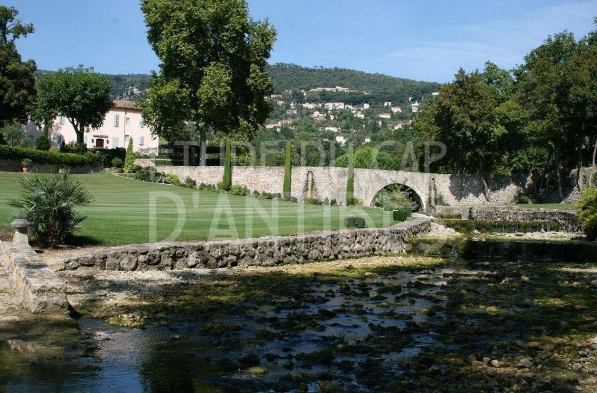 Grasseफ़्रांस में मकान बिक्री के लिए. Grasse फ़्रांस में, बिक्री के लिए मकान 1704149. Grasse मकान,, बगीचा, पार्क का दृश्य 29.1.2020,, फ़्रांस मकान