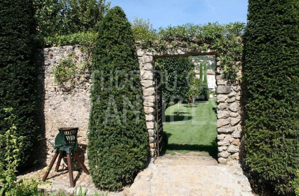 Grasseफ़्रांस में मकान बिक्री के लिए. Grasse फ़्रांस में, बिक्री के लिए मकान 1704149. Grasse मकान,, बगीचा, पार्क का दृश्य 29.1.2020,, फ़्रांस मकान