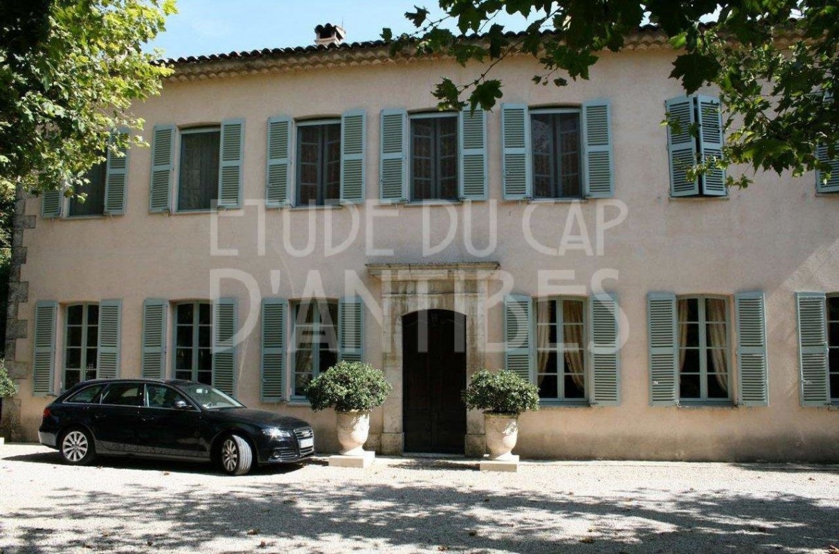 Grasseफ़्रांस में मकान बिक्री के लिए. Grasse फ़्रांस में, बिक्री के लिए मकान 1704149. Grasse मकान,, बगीचा, पार्क का दृश्य 29.1.2020,, फ़्रांस मकान