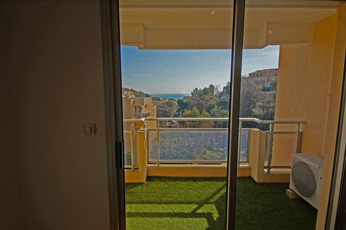 Locations meublées en longue durée et locations au mois à Nice Alpes-Maritimes Appartement 4 pièces 98m² fenêtres double vitrage, piscine, orientation est, orientation ouest, vue sur la mer à louer à Nice Alpes-Maritimes. France. Location au mois à Nice France 1400 EUR 29.1.2020, 1704511