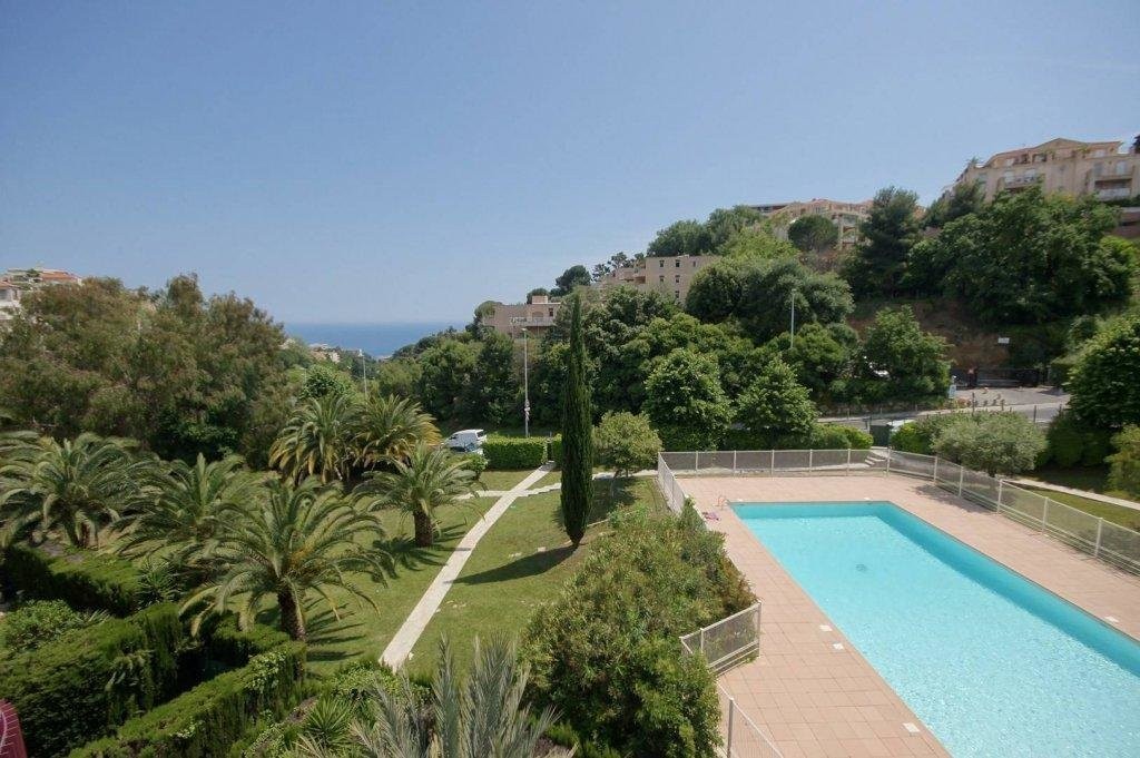 Locations meublées en longue durée et locations au mois à Nice Alpes-Maritimes Appartement 4 pièces 98m² fenêtres double vitrage, piscine, orientation est, orientation ouest, vue sur la mer à louer à Nice Alpes-Maritimes. France. Location au mois à Nice France 1400 EUR 29.1.2020, 1704511