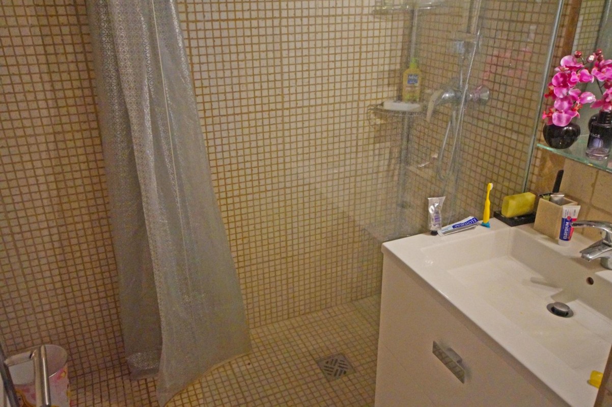 Locations meublées en longue durée et locations au mois à Nice Alpes-Maritimes Appartement 4 pièces 98m² fenêtres double vitrage, piscine, orientation est, orientation ouest, vue sur la mer à louer à Nice Alpes-Maritimes. France. Location au mois à Nice France 1400 EUR 29.1.2020, 1704511