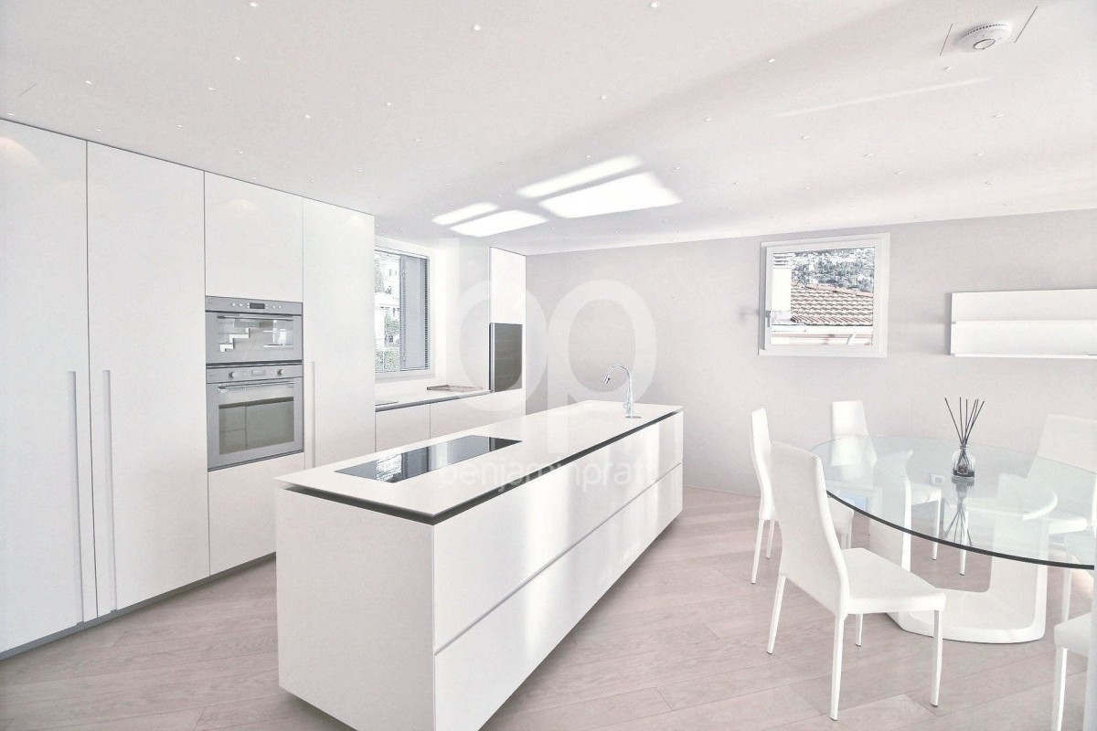 Stan na prodaju - Roquebrune-Cap-Martin, Francuska, Alpes Maritimes. Stan 135m&#178; - 3 spavaće sobe 1 kupaonica prozori sa dvostrukim oknima, klimatizacija, bazen za plivanje, terasa, zapadna orijentacija, pogled na more Cijena stan: 2400000 EUR 30.1.2020 1705523. Pronađite više nekretnina na lokaciji Roquebrune-Cap-Martin